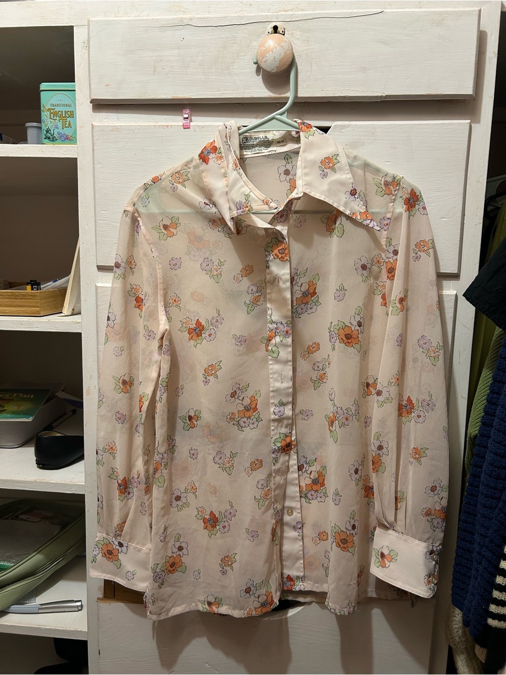 Vintage Floral Button-Up Shirt - Cream/Peach